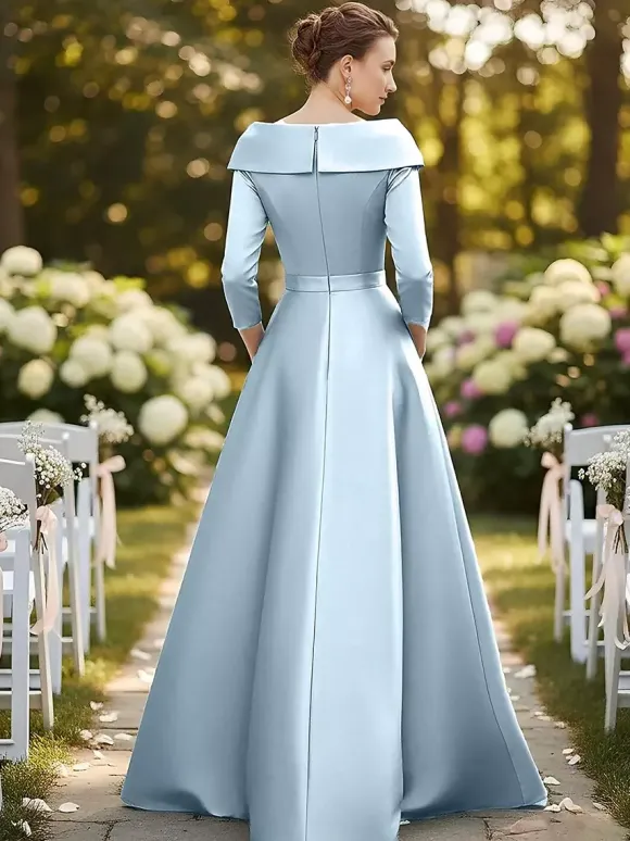 Robe de soirée pour la mère de la mariée col en V manches 3/4 coupe trapèze en dentelle idéale pour un mariage.