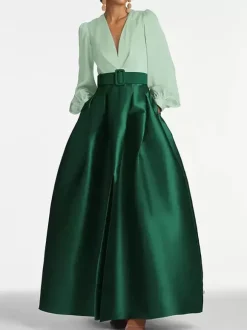 Robe de soirée princesse décolleté en V manches longues fermeture éclair ceinture en satin.