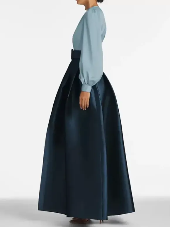 Robe de soirée princesse décolleté en V manches longues fermeture éclair ceinture en satin.