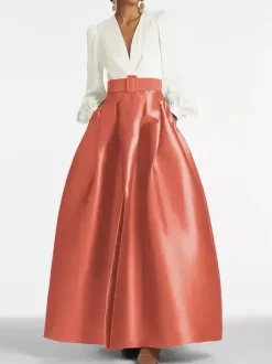Robe de soirée princesse décolleté en V manches longues fermeture éclair ceinture en satin.