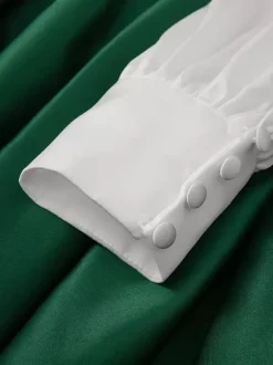 Robe de soirée princesse décolleté en V manches longues fermeture éclair ceinture en satin.