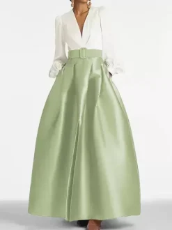 Robe de soirée princesse décolleté en V manches longues fermeture éclair ceinture en satin.