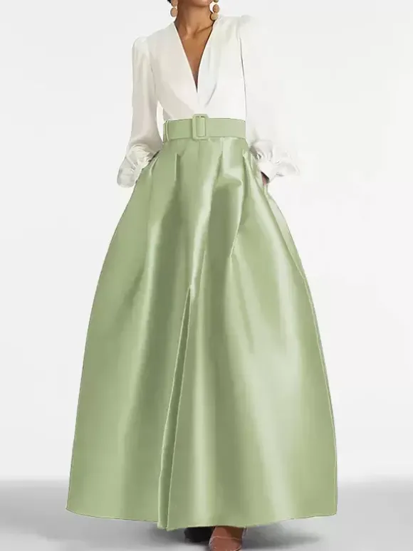 Robe de soirée princesse décolleté en V manches longues fermeture éclair ceinture en satin.