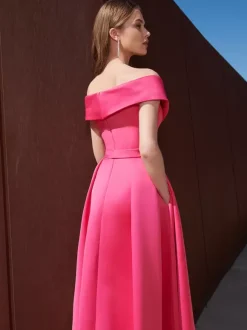 Robe de soirée trapèze épaules dénudées avec traîne sans manches fermeture éclair tissu satiné plissé robes de soirée formelles