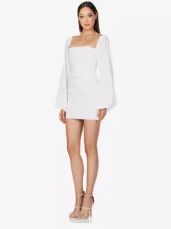 Robe de tous les jours Mini verte plissée à manches longues col carré satin brillant épaules dénudées froncée coupe ajustée robe de soirée