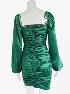 Robe de tous les jours Mini verte plissée à manches longues col carré satin brillant épaules dénudées froncée coupe ajustée robe de soirée