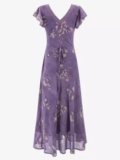 Robe de tous les jours pour femme violette à fleurs décolleté en V taille haute et manches courtes.