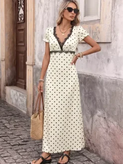 Robe de vacances fluide mi-longue à pois ivoire décolleté en V profond manches à volants dos nu en dentelle taille à nouer