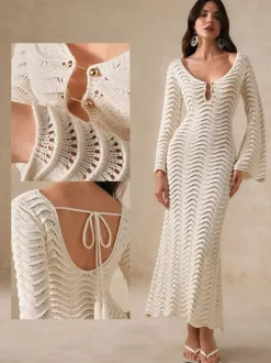 Robe de vacances sculptante à manches longues découpées col rond et manches évasées couleur abricot sexy