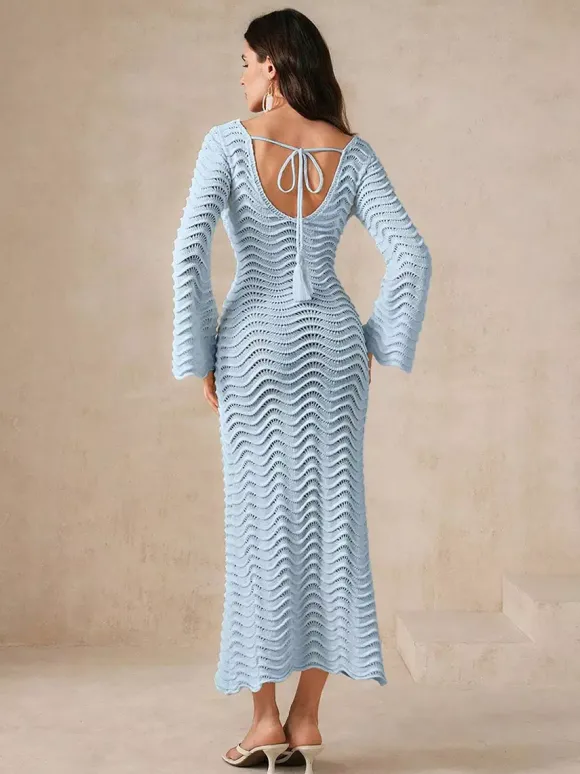 Robe de vacances sculptante à manches longues découpées col rond et manches évasées couleur abricot sexy