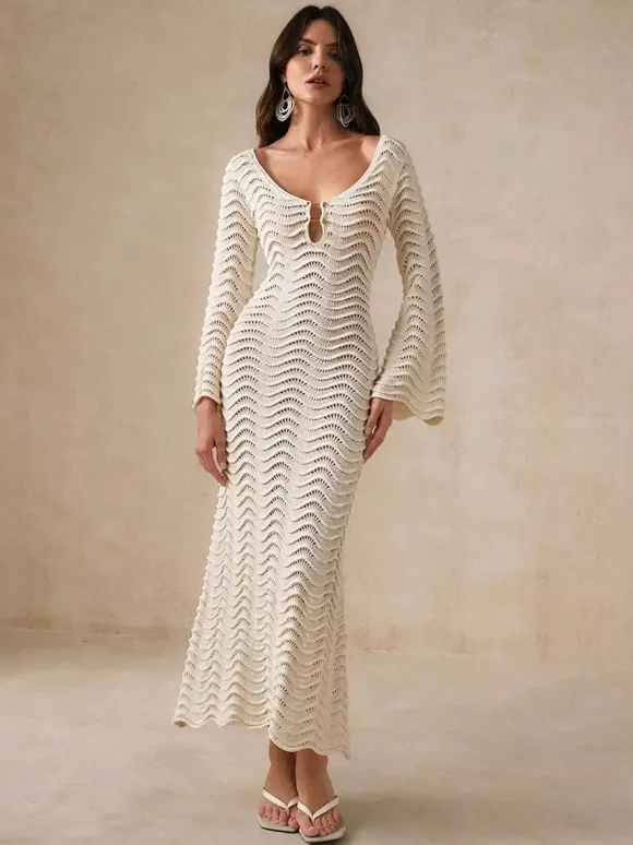 Robe de vacances sculptante à manches longues découpées col rond et manches évasées couleur abricot sexy