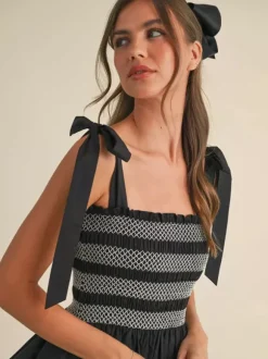 Robe d'été à volants et smocks pour femme - Robe longue trapèze à bretelles nouées style bohème - Idéale pour une fête d'été à la plage 2026