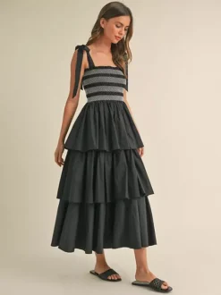 Robe d'été à volants et smocks pour femme - Robe longue trapèze à bretelles nouées style bohème - Idéale pour une fête d'été à la plage 2026