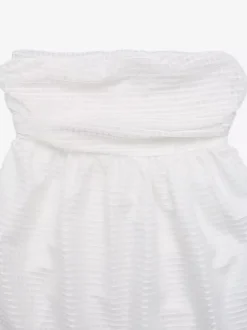 Robe d'été blanche courte sans manches style mini idéale pour une soirée en amoureux.