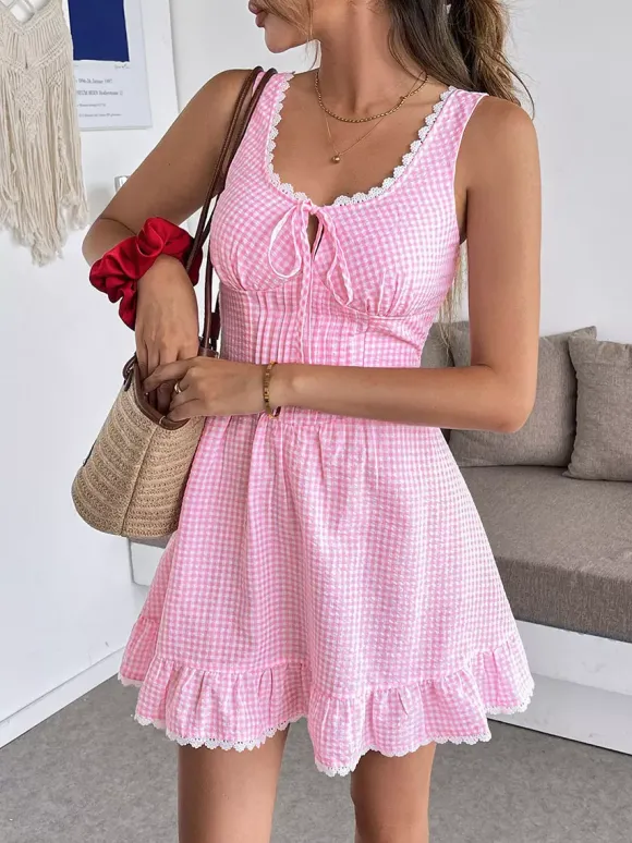 Robe d'été bleue mini à lacets sans manches et dos nu longueur genou idéale pour une soirée en amoureux