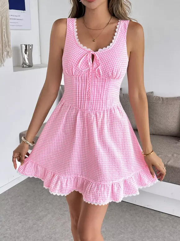 Robe d'été bleue mini à lacets sans manches et dos nu longueur genou idéale pour une soirée en amoureux