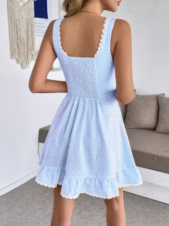 Robe d'été bleue mini à lacets sans manches et dos nu longueur genou idéale pour une soirée en amoureux