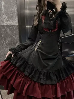 Robe Gothic Lolita à volants et lacets noire et bordeaux manches longues style JSK à volants étagés