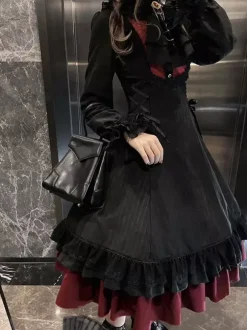 Robe Gothic Lolita à volants et lacets noire et bordeaux manches longues style JSK à volants étagés