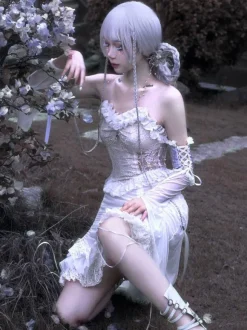Robe gothique Lolita JSK Punk sans manches  volants en dentelle  motif croisé  jupe pull Lolita blanche