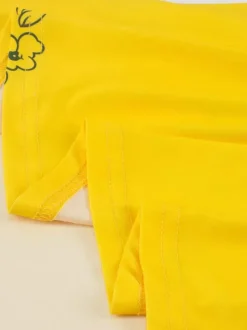 Robe jaune décontractée mi-longue à manches courtes et imprimé floral col carré manches courtes style midi.