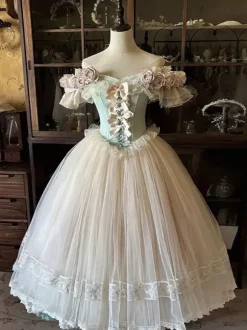 Robe Lolita féerique blanche à fleurs et n艙uds épaules dénudées manches courtes style Lolita vintage