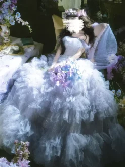 Robe Lolita féerique bustier en dentelle scintillante et tulle épaules dénudées