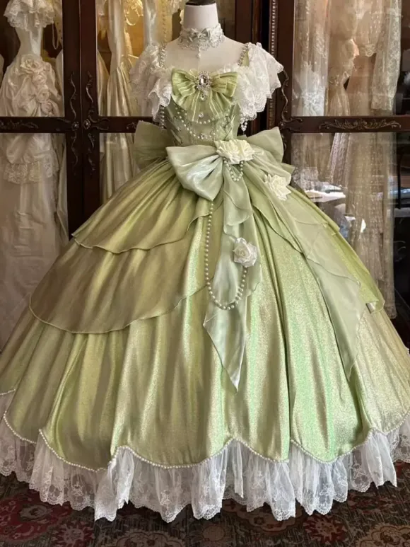 Robe Lolita féerique rose robe de bal ornée de perles et de fleurs n艙ud dans le dos bandage en dentelle manches en dentelle.