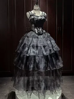 Robe Lolita féerique violette et noire à volants corset en dentelle avec n艙ud et bandage