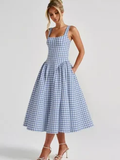 Robe longue à carreaux bretelles col carré coupe trapèze rouge idéale pour une soirée romantique.