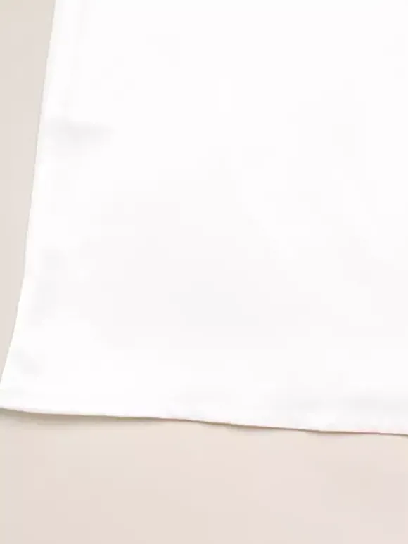 Robe longue blanche en satin pour femme - Élégante robe sans manches à col bénitier et dos nu style soie - Idéale pour les soirées d'été et les bals de fin d'année 2026
