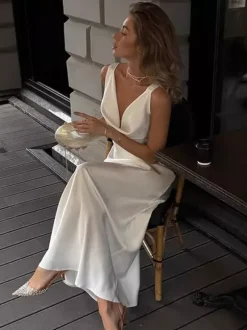 Robe longue blanche en satin pour femme - Élégante robe sans manches à col bénitier et dos nu style soie - Idéale pour les soirées d'été et les bals de fin d'année 2026