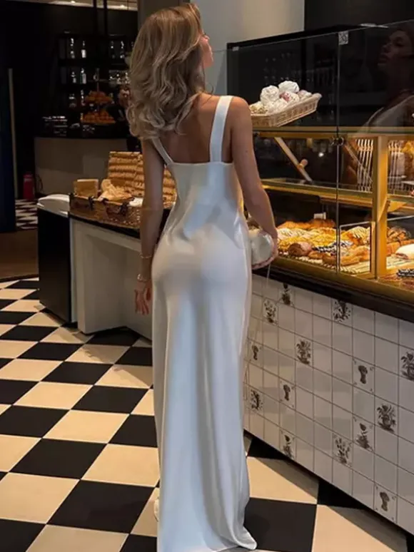Robe longue blanche en satin pour femme - Élégante robe sans manches à col bénitier et dos nu style soie - Idéale pour les soirées d'été et les bals de fin d'année 2026