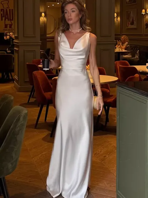 Robe longue blanche en satin pour femme - Élégante robe sans manches à col bénitier et dos nu style soie - Idéale pour les soirées d'été et les bals de fin d'année 2026