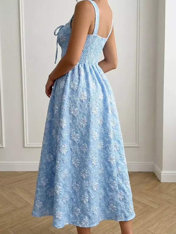 Robe longue bleu clair à lacets sans manches dos nu col carré idéale pour une soirée romantique.