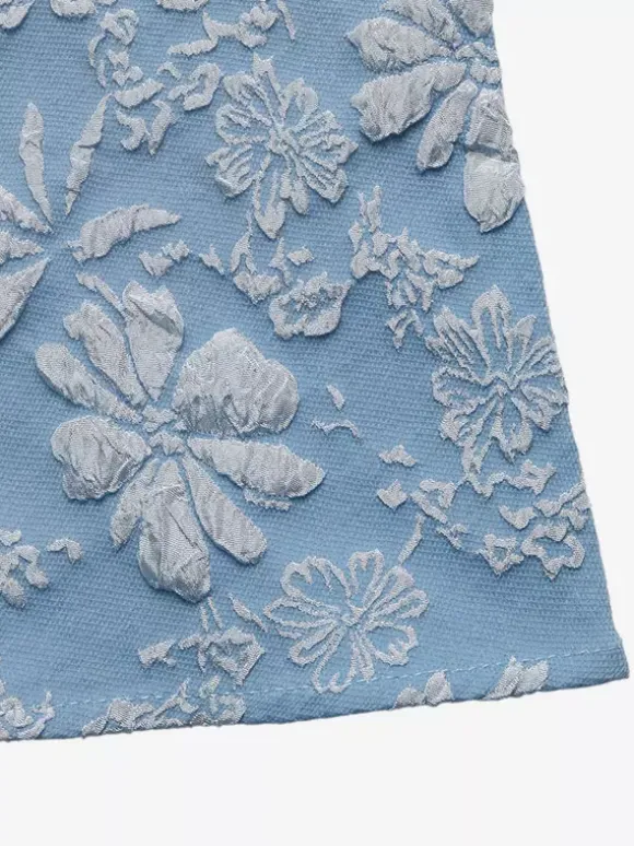Robe longue bleu clair à lacets sans manches dos nu col carré idéale pour une soirée romantique.