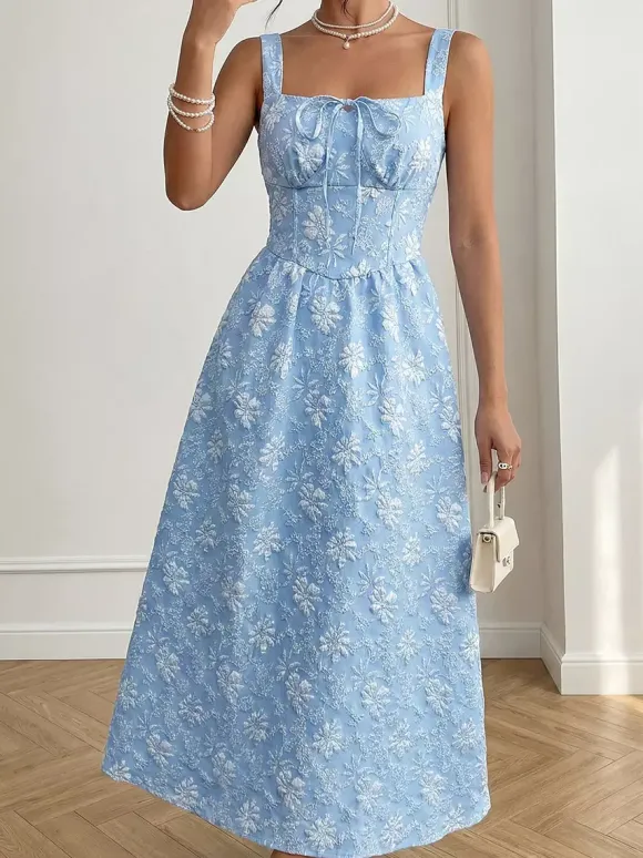 Robe longue bleu clair à lacets sans manches dos nu col carré idéale pour une soirée romantique.