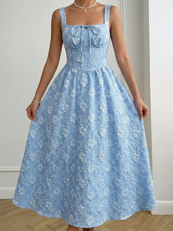 Robe longue bleu clair à lacets sans manches dos nu col carré idéale pour une soirée romantique.