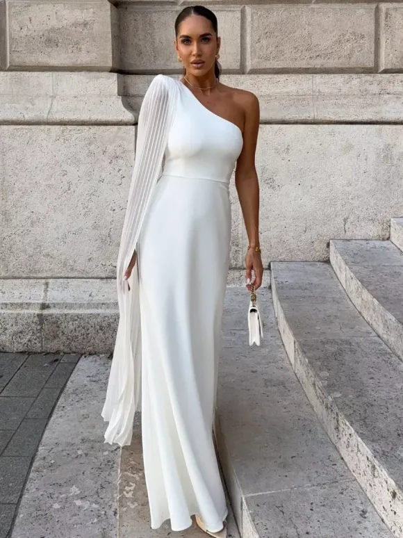 Robe longue bleue décontractée fendue sur le devant sans manches et asymétrique idéale pour une soirée en amoureux.