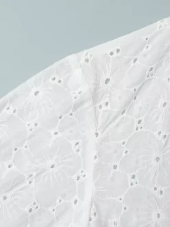 Robe longue brodée à 艙illets pour femme - Kaftan bohème blanc à col en V et ourlet à volants oversize - Vacances d'été à la plage 2026