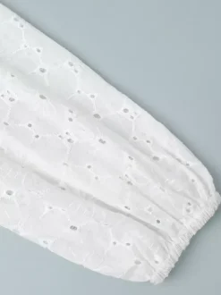 Robe longue brodée à 艙illets pour femme - Kaftan bohème blanc à col en V et ourlet à volants oversize - Vacances d'été à la plage 2026