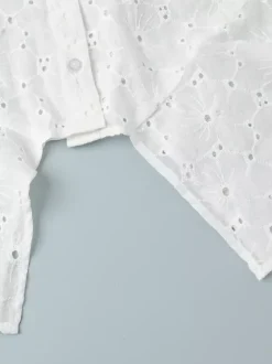 Robe longue brodée à 艙illets pour femme - Kaftan bohème blanc à col en V et ourlet à volants oversize - Vacances d'été à la plage 2026