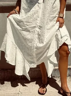 Robe longue brodée à 艙illets pour femme - Kaftan bohème blanc à col en V et ourlet à volants oversize - Vacances d'été à la plage 2026