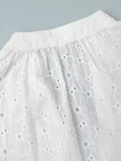 Robe longue brodée à 艙illets pour femme - Kaftan bohème blanc à col en V et ourlet à volants oversize - Vacances d'été à la plage 2026