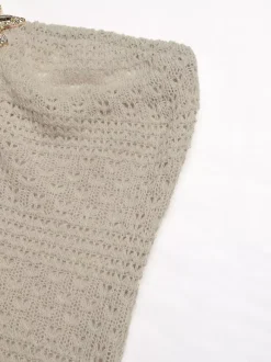 Robe longue bustier beige en maille crochet pour femme ornée d'étoiles de mer avec découpe en forme de goutte et fente latérale. Robe d'été idéale pour la plage.