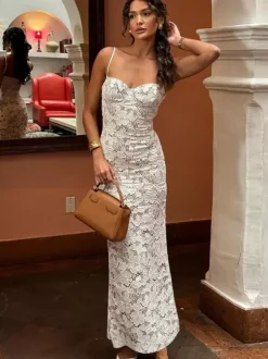Robe longue de soirée blanche à bretelles col en dentelle sans manches dos nu chic et semi-formelle