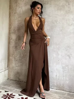 Robe longue dos nu à col V plongeant pour femme - Robe moulante marron à fronces et dos nu - Soirée d'été 2026