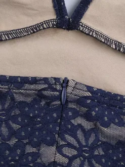Robe longue dos nu bleu marine à col halter pour femme - Robe asymétrique en dentelle patchwork - Robe moulante sexy idéale pour une soirée d'anniversaire d'été 2026