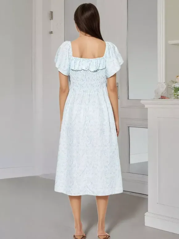 Robe longue d'été douce imprimée à fleurs col carré manches courtes et dos nu à encolure carrée.