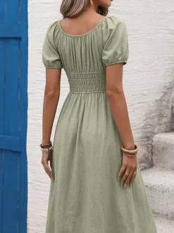 Robe longue d'été fluide et décontractée pour femme col carré manches bouffantes et taille smockée vert sauge